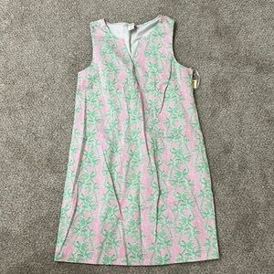 Fun sleeveless C&C dress.